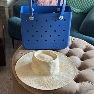 Bogg Bag with Sun hat